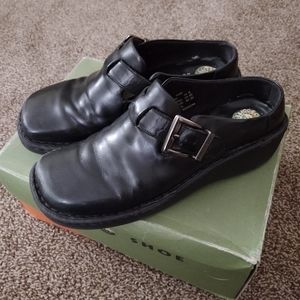 Earth Shoes Woman's Size 8.5